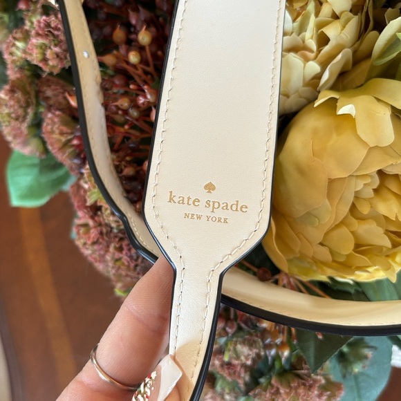 NWT Kate Spade Script Leather Meringue Adjustable Crossbody Guitar Bag Strap - Picture 4 of 14
